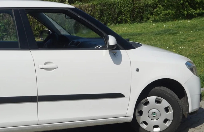 Skoda Fabia cena 17000 przebieg: 157000, rok produkcji 2009 z Bogatynia małe 667